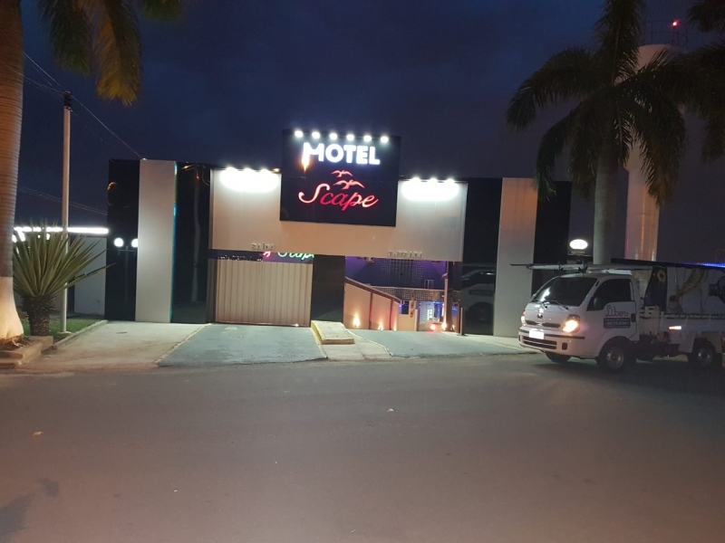 Fachada de Hotel Luminoso Araçoiabinha - Fachada de Hotel Pequeno