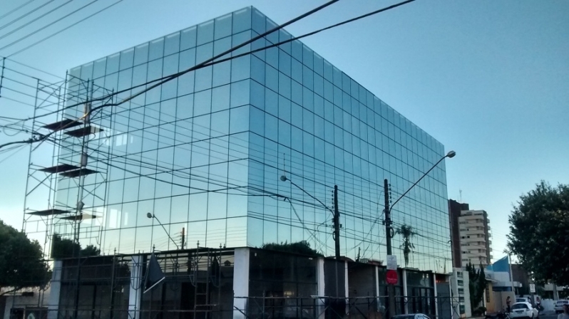 Instalação de Fachada de Vidro Refletivo Riviera de São Lourenço - Fachada de Vidro Temperado